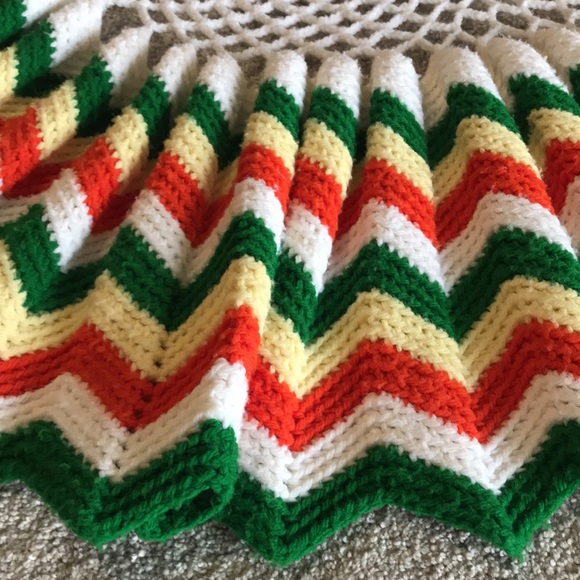 Vintage table Afghan cover - Picture 3 of 3